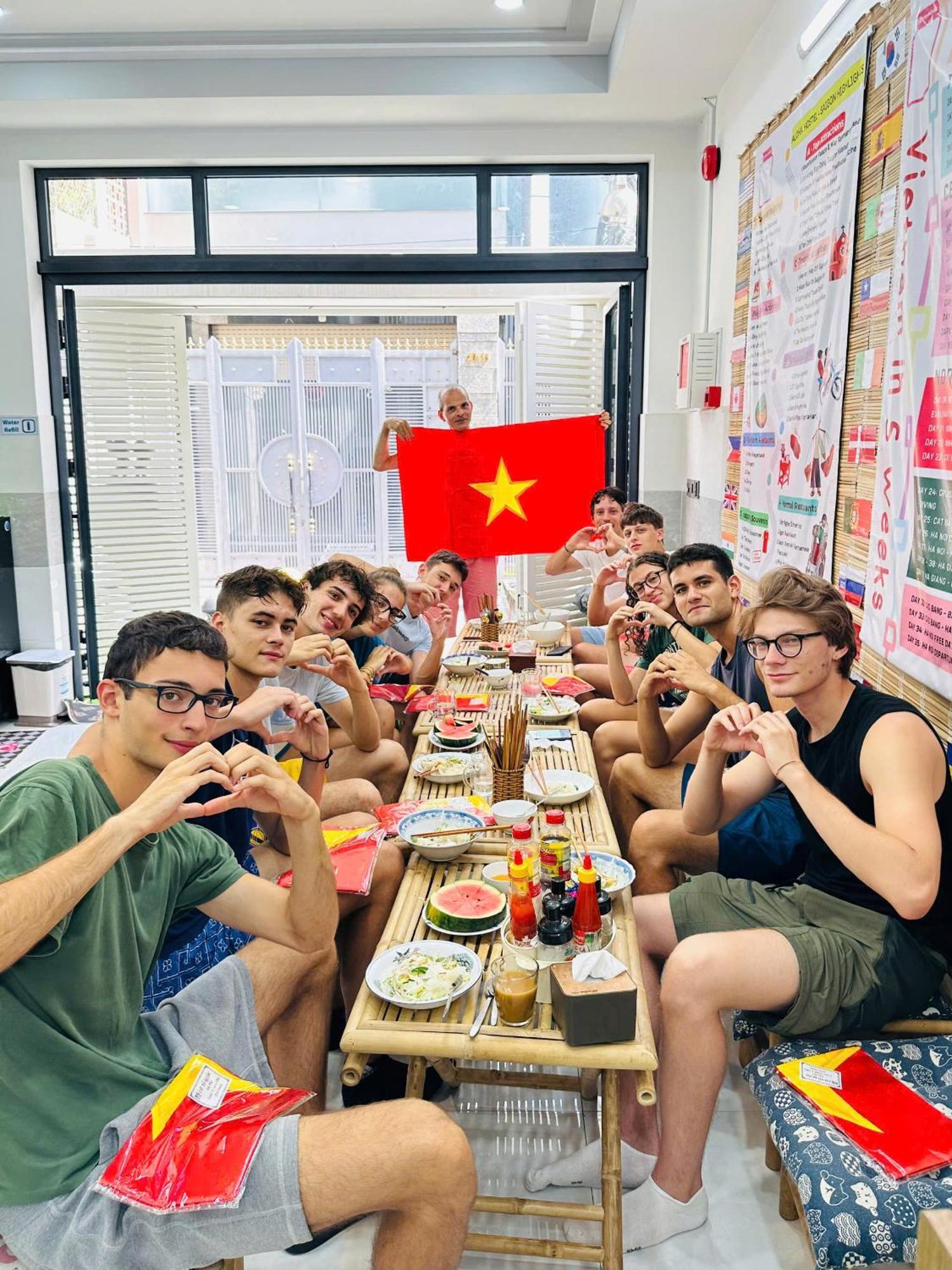 Aloha Saigon Premium Hostel By Local Travel Experts - Newly Opened, Less-Touristy Location, Spacious Rooms, Glass Shower Bathroom, Free Breakfast & Walking Tour TP. Hồ Chí Minh Ngoại thất bức ảnh